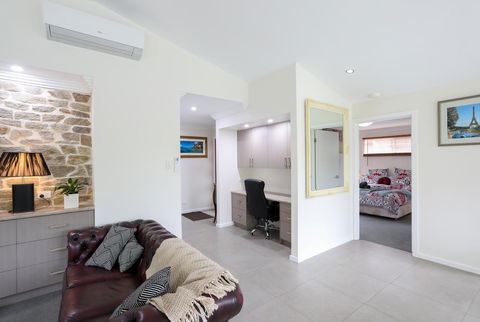 Armidale Cottage - House 2 - Redcliffe Tourism 9