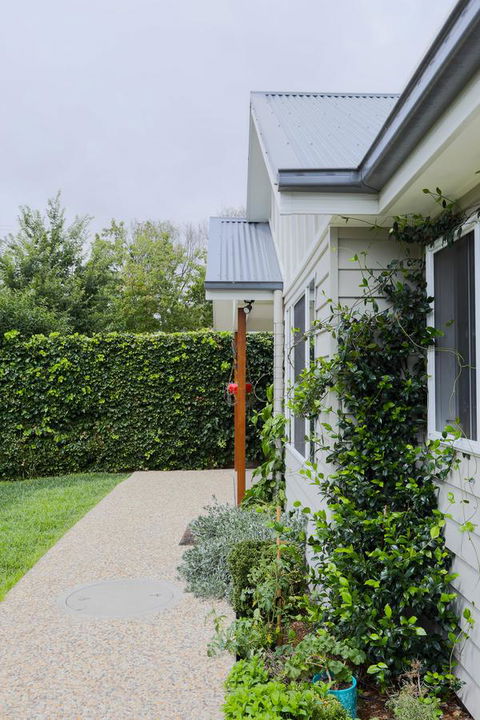 Armidale Cottage - House 2 - Redcliffe Tourism 3
