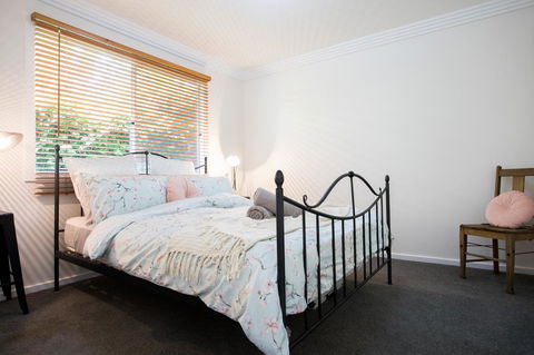 Armidale Cottage - House 2 - Redcliffe Tourism 23