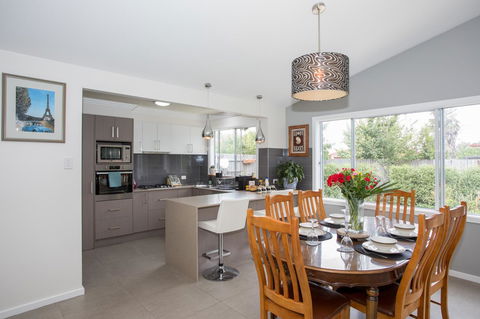 Armidale Cottage - House 2 - Redcliffe Tourism 18