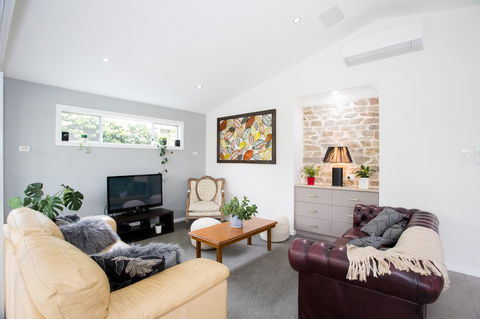 Armidale Cottage - House 2 - Redcliffe Tourism 21