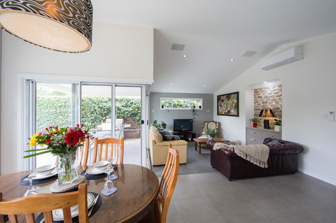 Armidale Cottage - House 2 - Redcliffe Tourism 20