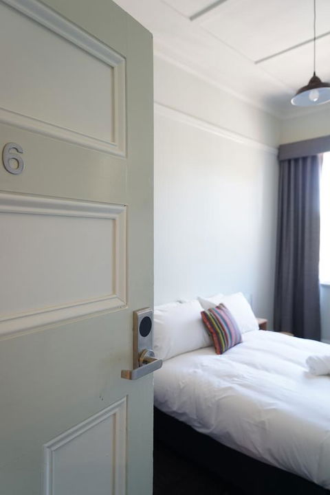 Rosehill Hotel - Redcliffe Tourism 1