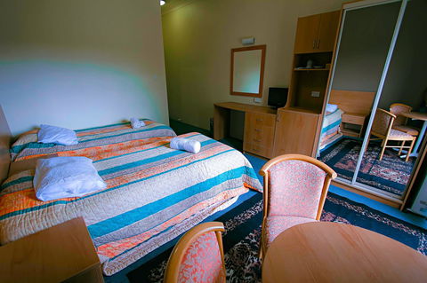 Rest Easy Motel - Redcliffe Tourism 13