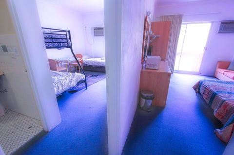 Rest Easy Motel - Redcliffe Tourism 14