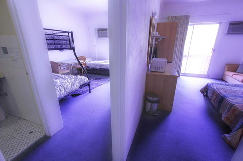Rest Easy Motel - Redcliffe Tourism 1