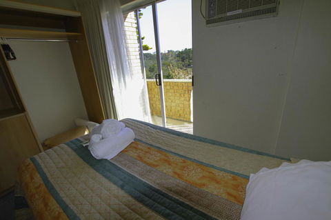 Rest Easy Motel - Redcliffe Tourism 17