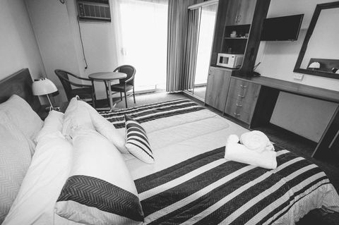 Rest Easy Motel - Redcliffe Tourism 18