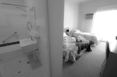 Rest Easy Motel - Redcliffe Tourism 19