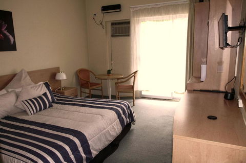 Rest Easy Motel - Redcliffe Tourism 15