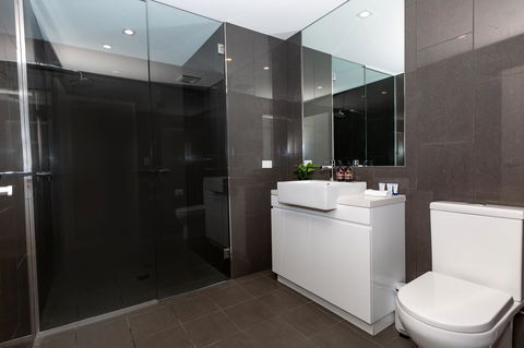 Brand New Executive Apartment - Redcliffe Tourism 16