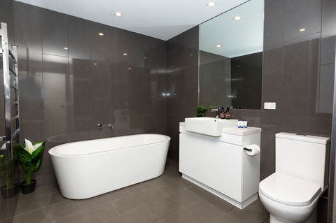 Brand New Executive Apartment - Redcliffe Tourism 10