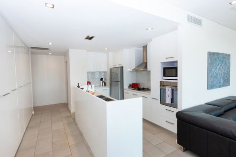 Brand New Executive Apartment - Redcliffe Tourism 4