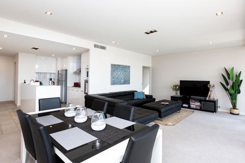 Brand New Executive Apartment - Redcliffe Tourism 0