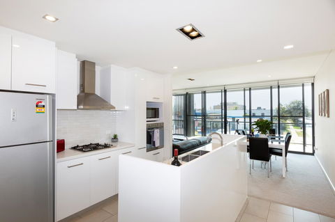 Brand New Executive Apartment - Redcliffe Tourism 5