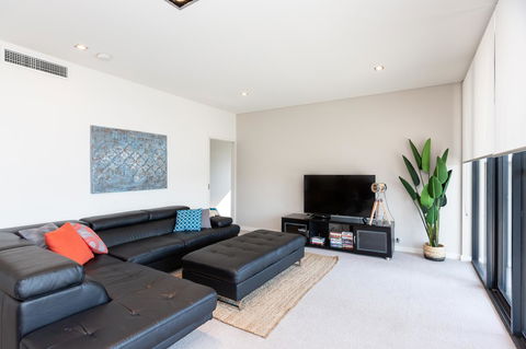 Brand New Executive Apartment - Redcliffe Tourism 22