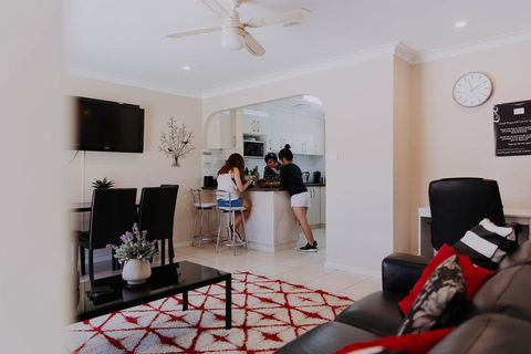 Central Wagga Self Catering Apartment - Redcliffe Tourism 5