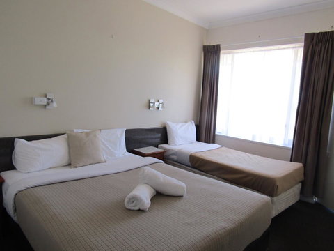 Allonville Gardens Motel - Redcliffe Tourism 13