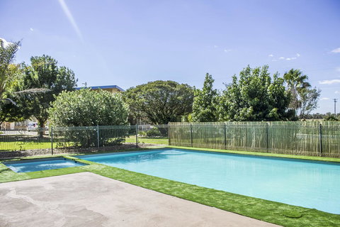 Allonville Gardens Motel - Redcliffe Tourism 8