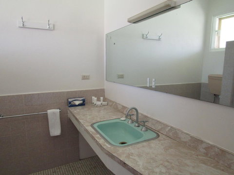 Allonville Gardens Motel - Redcliffe Tourism 24