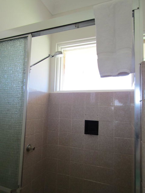 Allonville Gardens Motel - Redcliffe Tourism 23