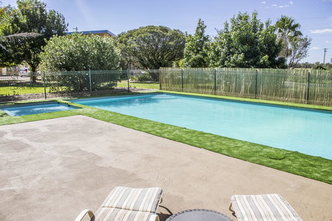 Allonville Gardens Motel - Redcliffe Tourism 9