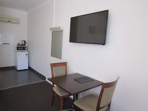 Allonville Gardens Motel - Redcliffe Tourism 15