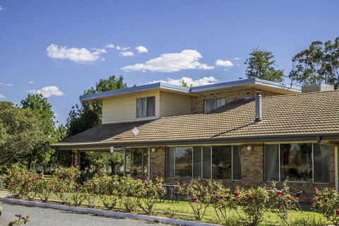 Allonville Gardens Motel - Redcliffe Tourism 10