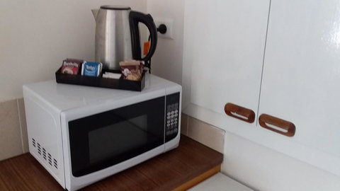 Allonville Gardens Motel - Redcliffe Tourism 6