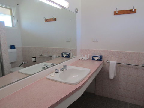 Allonville Gardens Motel - Redcliffe Tourism 29