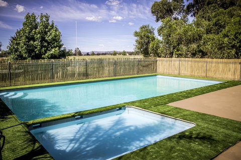 Allonville Gardens Motel - Redcliffe Tourism 7