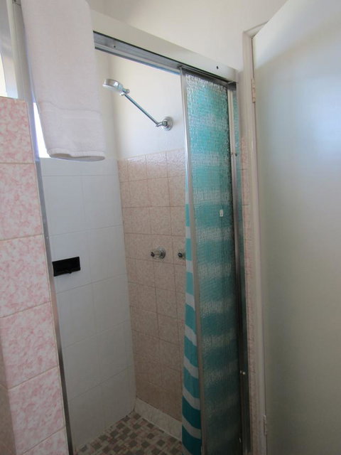 Allonville Gardens Motel - Redcliffe Tourism 27