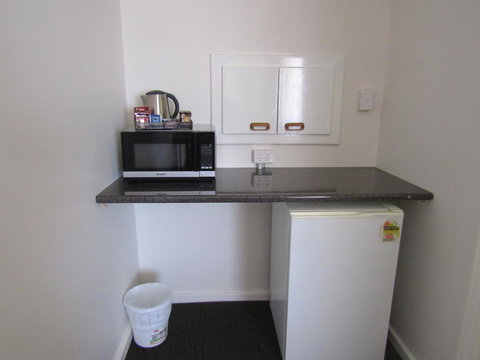 Allonville Gardens Motel - Redcliffe Tourism 16