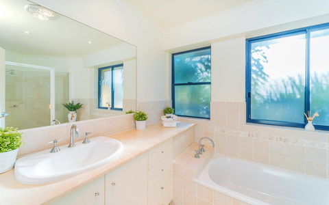 The Cove Yamba - Redcliffe Tourism 16