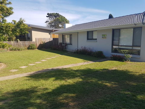 Golden Hill Cottage - Redcliffe Tourism 0