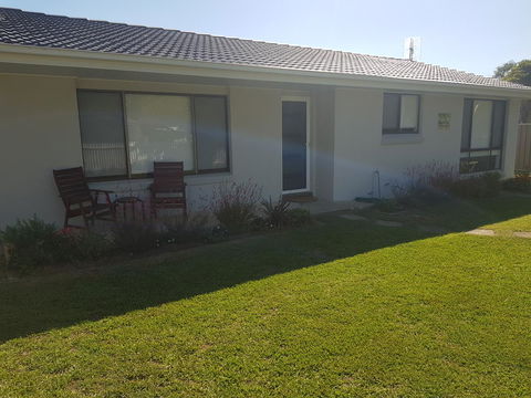 Golden Hill Cottage - Redcliffe Tourism 2
