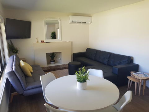 Golden Hill Cottage - Redcliffe Tourism 9