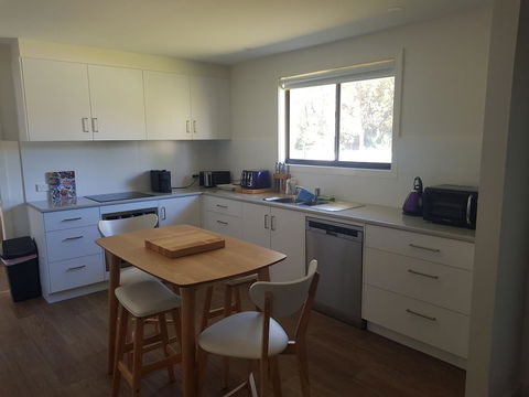 Golden Hill Cottage - Redcliffe Tourism 10