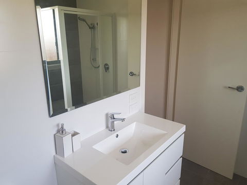 Golden Hill Cottage - Redcliffe Tourism 3