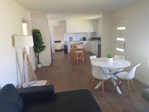 Golden Hill Cottage - Redcliffe Tourism 8