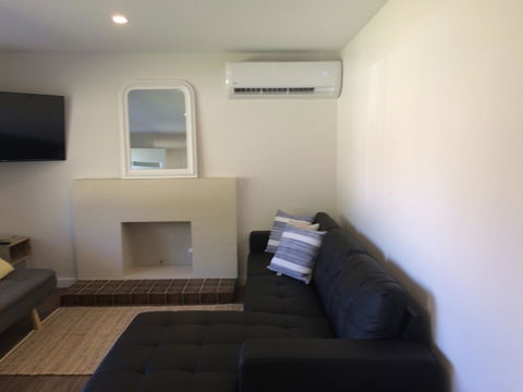Golden Hill Cottage - Redcliffe Tourism 13