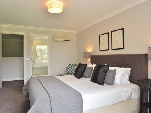 Villa 3br Margarita Villa Located Within Cypress Lakes Resort - Redcliffe Tourism 1