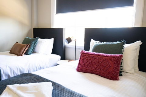 Horse And Jockey Hotel Homebush - Redcliffe Tourism 8