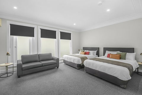 Horse And Jockey Hotel Homebush - Redcliffe Tourism 0