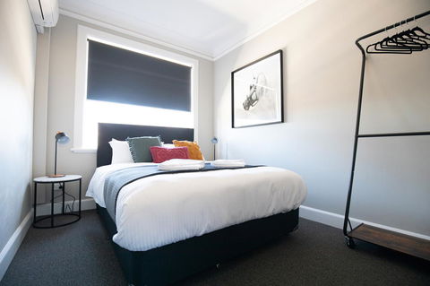 Horse And Jockey Hotel Homebush - Redcliffe Tourism 5