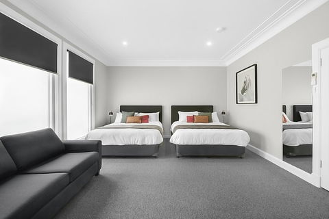 Horse And Jockey Hotel Homebush - Redcliffe Tourism 1