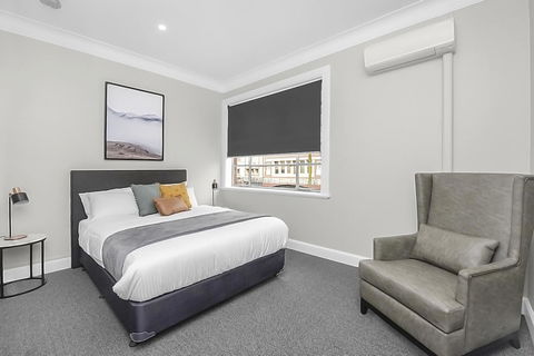 Horse And Jockey Hotel Homebush - Redcliffe Tourism 18
