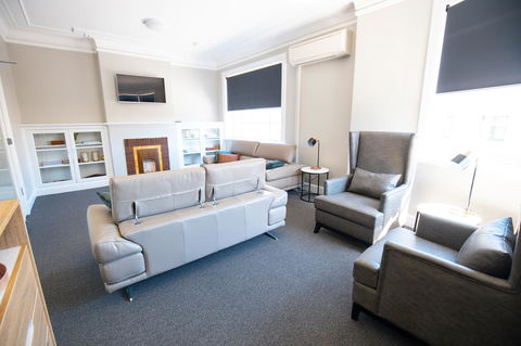 Horse And Jockey Hotel Homebush - Redcliffe Tourism 14