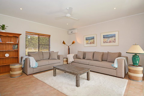 JE Guesthouse, Central To All The Hunter Valley Has To Offer - Redcliffe Tourism 2