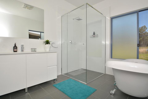 JE Guesthouse, Central To All The Hunter Valley Has To Offer - Redcliffe Tourism 27